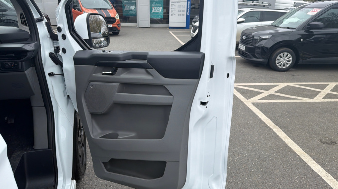 Ford Transit Custom 320 L1 Diesel Fwd 2.0 EcoBlue 170ps H1 Double Cab Van Sport Auto - Image 28